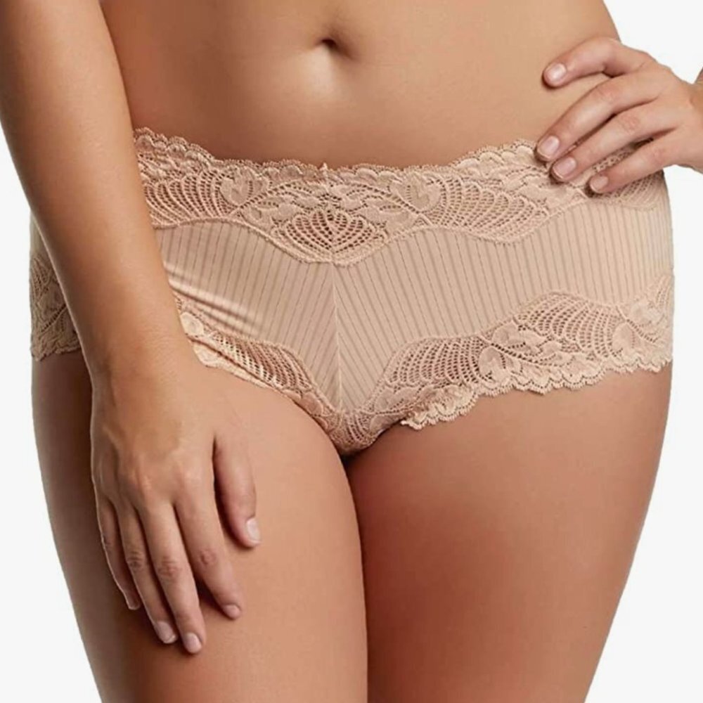 Paramour by Felina Sexy lacy scalloped Undies Small - Plus size color Beige